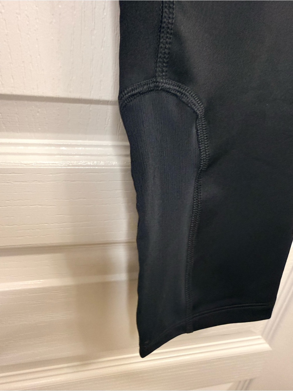 Nike Women’s Black Athletic capris with inside draw string. NWT Small - Picture 2 of 5
